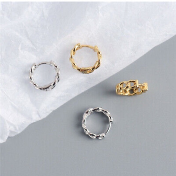 NWT 18K GOLD PLATED HOOP EARRINGS - Picture 3 of 5